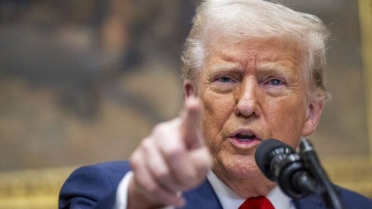 Bandera de Estados Unidos e Irán con fondo de reunión diplomática
