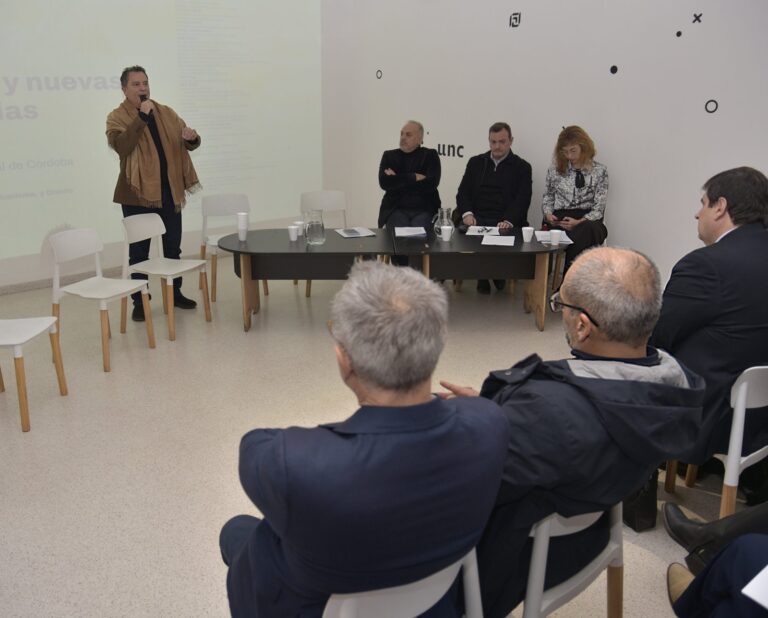 Fidel Sáenz, ministro de Vivienda y Urbanización de Catamarca, durante su exposición en las III Jornadas del Laboratorio del Hábitat Argentino