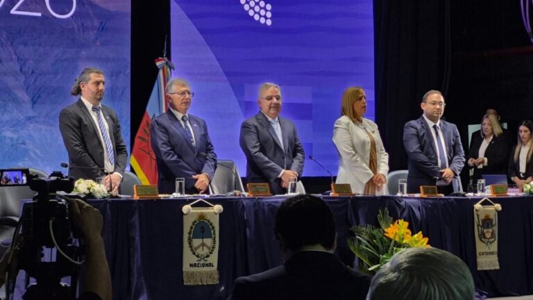 Sesión ordinaria en la Legislatura de Catamarca con autoridades provinciales