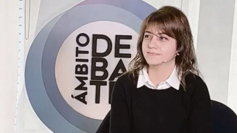Ministra Andrea Soria en conferencia de prensa