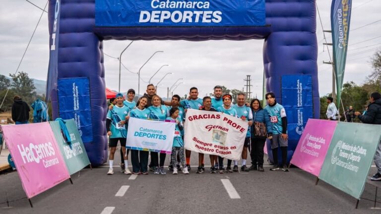 Equipo Los Tritones en la carrera Voy x Vos en Valle Viejo