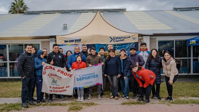 Nadadores del equipo Los Tritones en el torneo Catamarca Nada