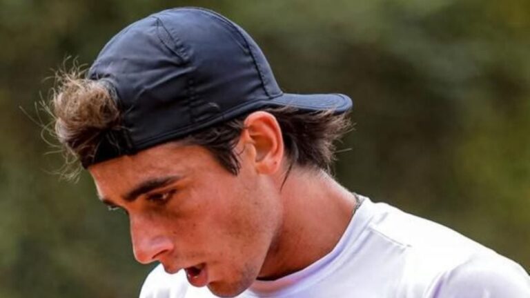 Manu La Serna durante un partido de tenis