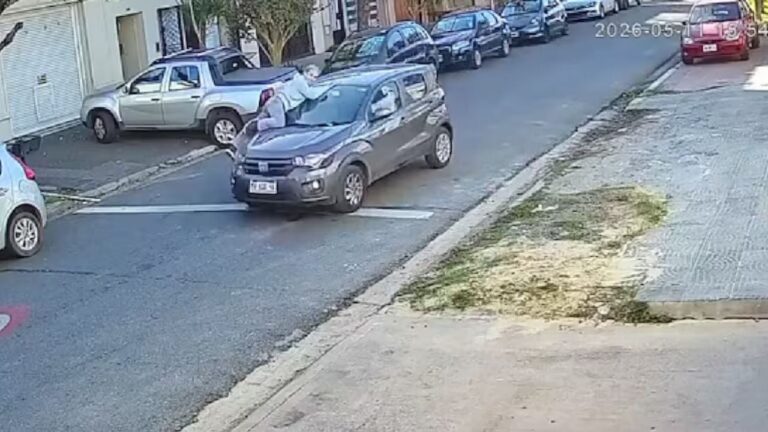 Mujer arrastrada por delincuentes en Ramos Mejía mientras intenta evitar robo de su auto