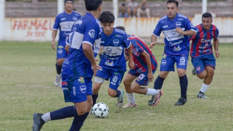 Partido de fútbol entre Obreros de San Isidro y Social Rojas en el Bosque de Tres Puentes