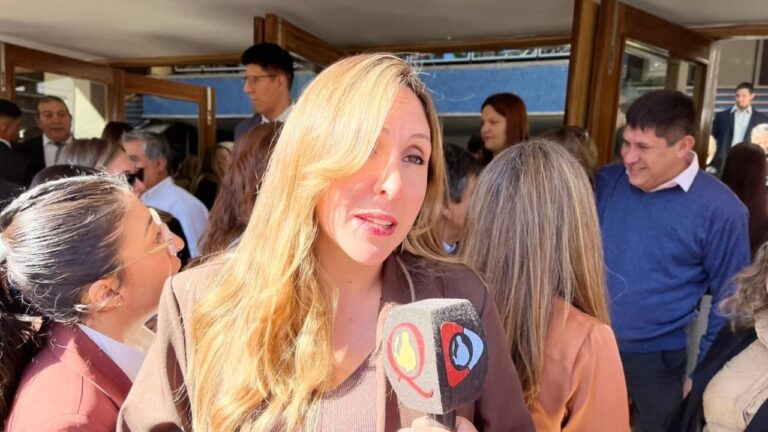 Dirigentes de la oposición en conferencia de prensa tras el discurso del gobernador Raúl Jalil