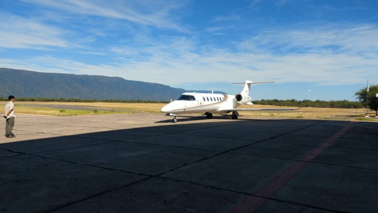 Avión sanitario de la provincia de Catamarca en el aeropuerto Felipe Varela