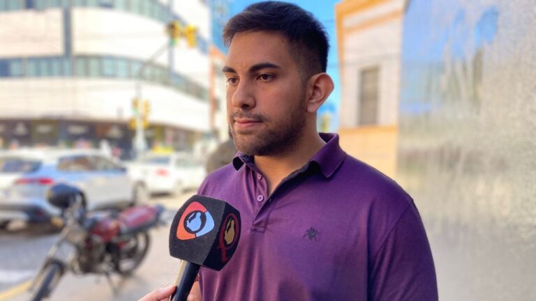 Diputado Carlos Quintar en entrevista