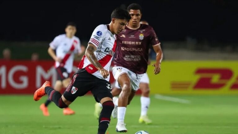 Jugadores de River Plate celebrando un gol frente a Carabobo en la Copa Sudamericana