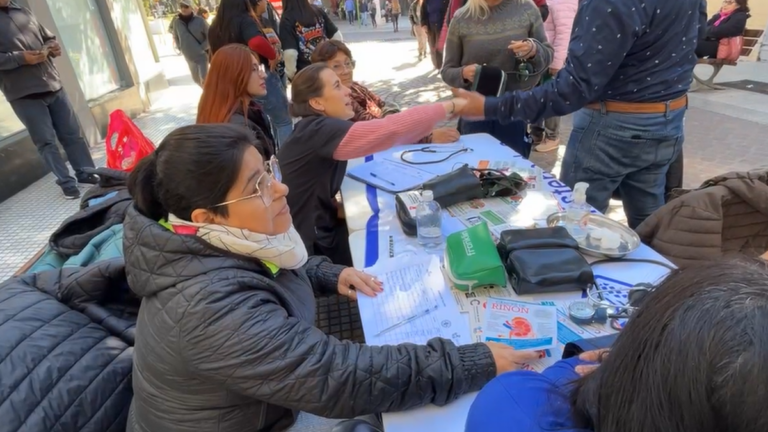 Control de presión arterial en actividad del Ministerio de Salud de Catamarca por el Día Mundial de la Hipertensión