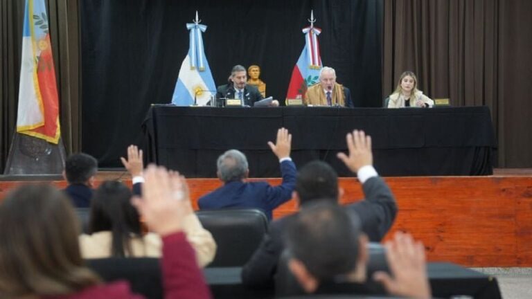 Vicegobernador Rubén Dusso durante la sesión del Senado en Piedra Blanca