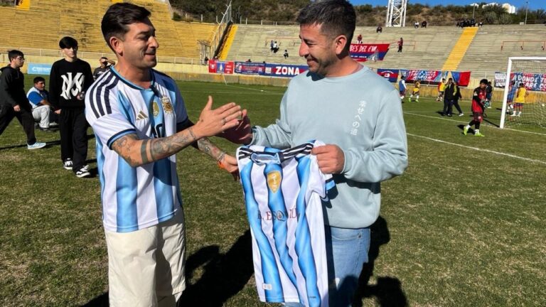 Show de penales en El Esquiú durante la previa del Superclásico entre San Lorenzo de Alem y Villa Cubas