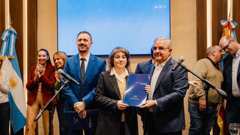 Verónica Soria, ministra de Educación de Catamarca, en conferencia de prensa