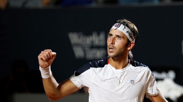 Tomás Etcheverry celebrando un punto en el Masters 1000 de Madrid