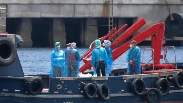 Crucero atracado en puerto de Tenerife durante operativo sanitario por hantavirus
