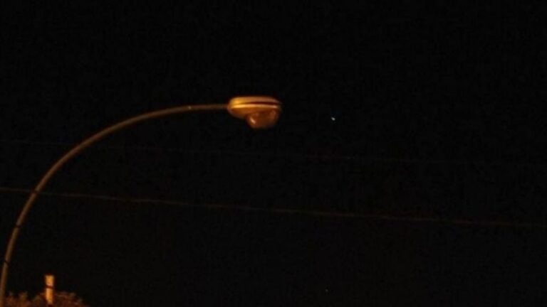 Calle oscura en el barrio 250 Viviendas de Catamarca por falta de alumbrado público