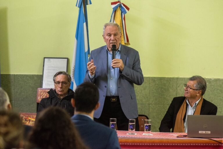 Autoridades legislativas y comunidad educativa en el lanzamiento del programa El Senado en la Escuela en Catamarca