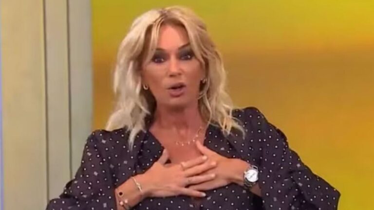 Yanina Latorre hablando en un programa de televisión