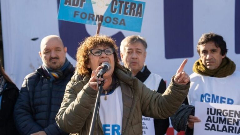 Movilización de docentes frente al Palacio Pizzurno en Buenos Aires