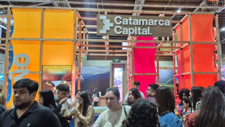Turistas en la Fiesta Nacional e Internacional del Poncho en Catamarca