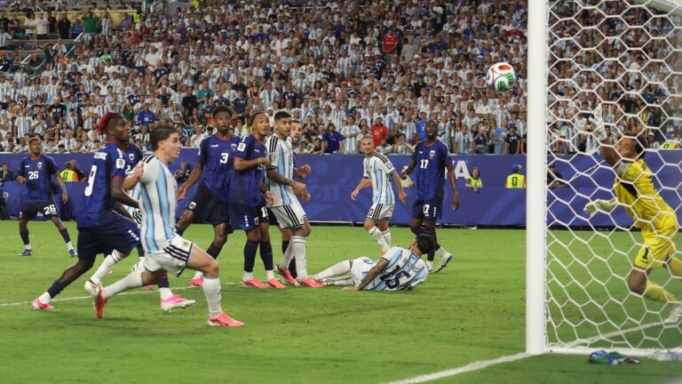 Jugadores de la Selección argentina celebrando un gol durante el partido contra Cabo Verde en el Mundial 2026