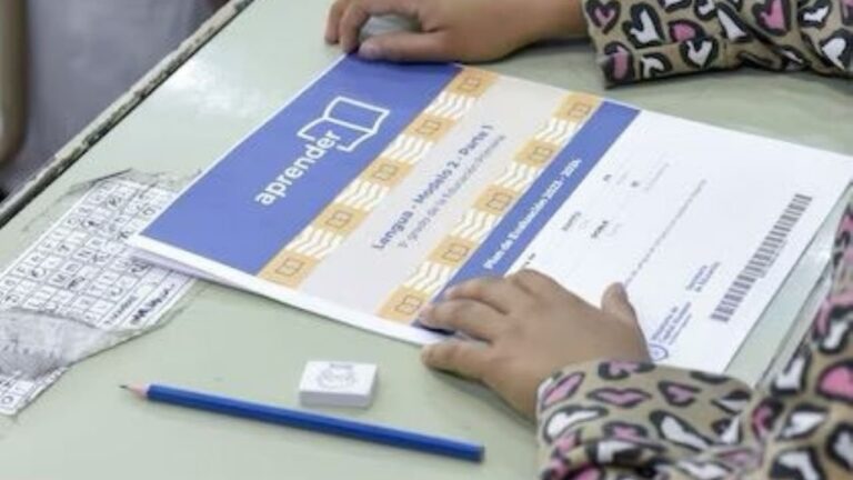 Estudiantes en un aula durante las pruebas Aprender 2025