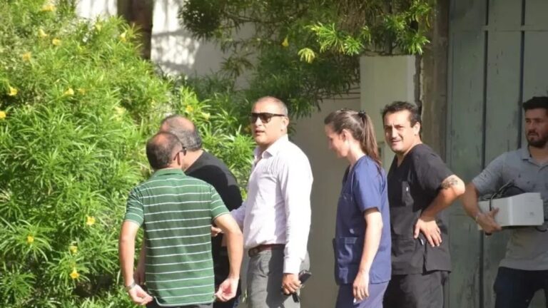 Investigadores en una inspección en la vivienda de Juan Carlos Rojas