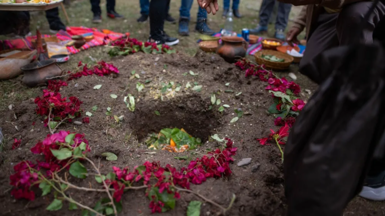 Ceremonia de ofrenda a la Pachamama en Catamarca