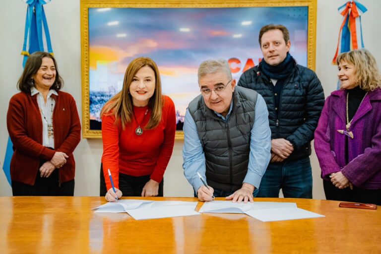 Firma de convenio entre autoridades de Catamarca y Buenos Aires