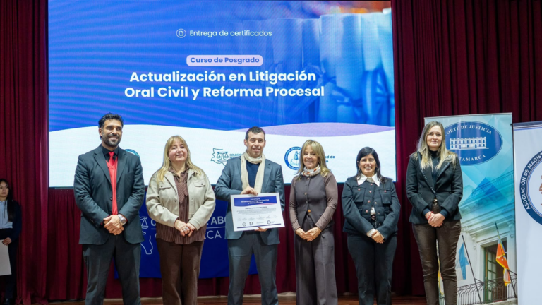 Entrega de certificados del Curso de Actualización en Litigación Oral Civil en Catamarca