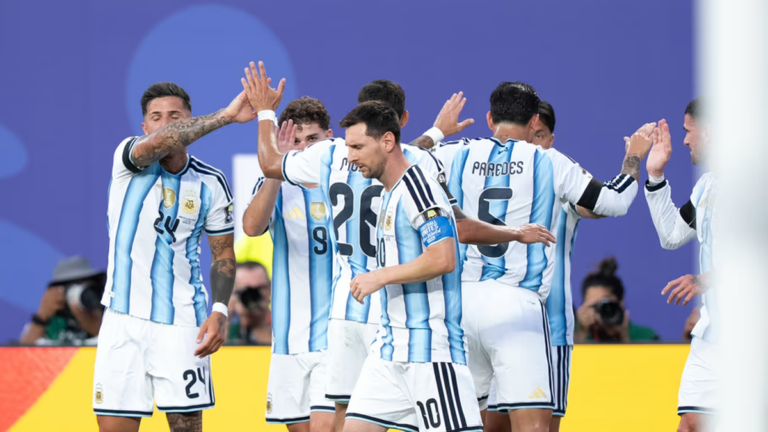 Ismail Elfath, árbitro de fútbol estadounidense, designado para el partido Argentina vs. Inglaterra en semifinales del Mundial 2026
