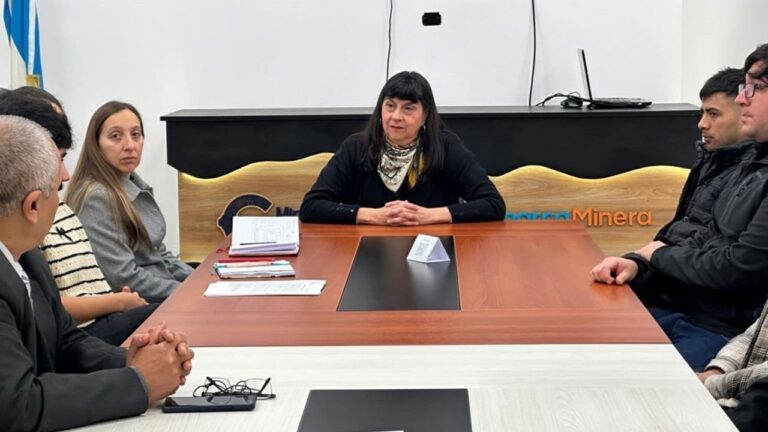 Firma de convenio entre la ministra de Minería y el rector del Instituto FASTA Catamarca