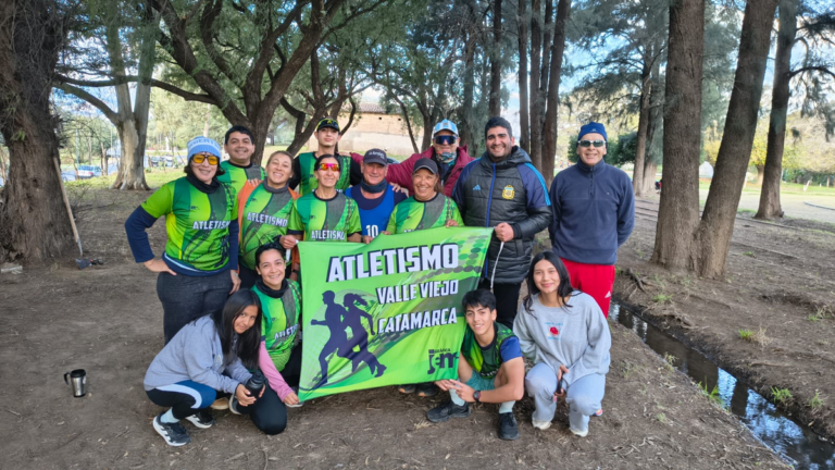 Atletas compitiendo en cross country en Valle Viejo