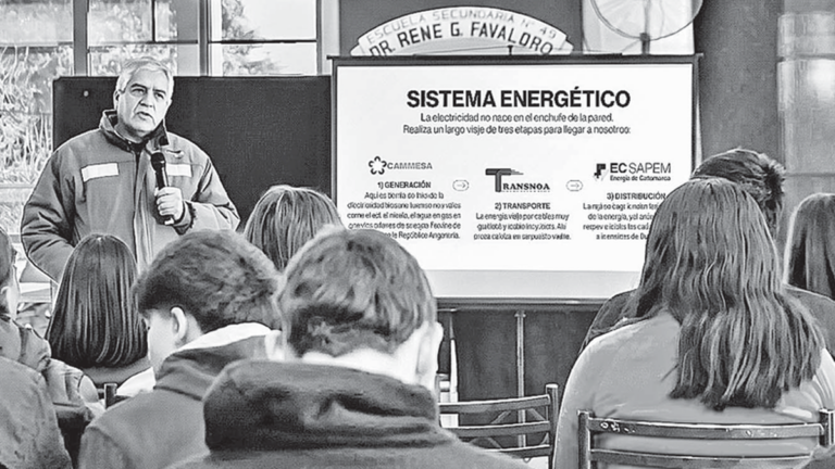 Estudiantes secundarios participan en taller de EC SAPEM sobre consumo eficiente y seguridad eléctrica