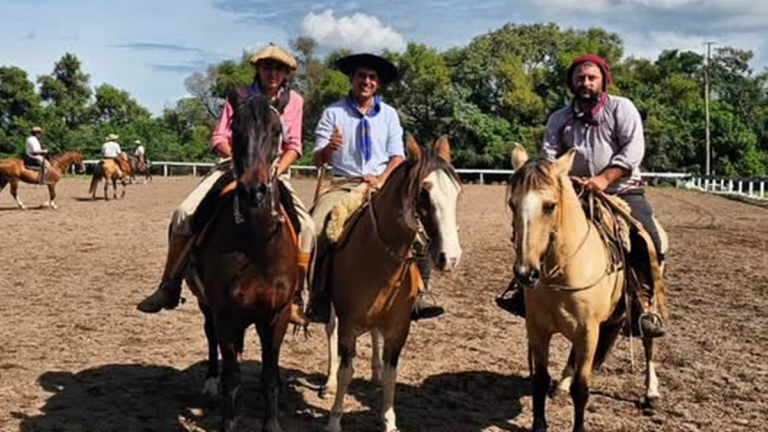 Delegación de El Huaycondo en competencia de Aparte Campero