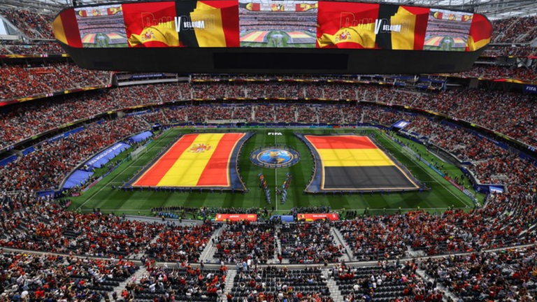 Jugadores de España y Bélgica en el campo durante partido de cuartos de final del Mundial 2026