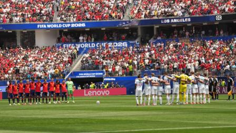 Jugadores de España y Bélgica guardan minuto de silencio en el estadio de Los Ángeles durante el Mundial 2026