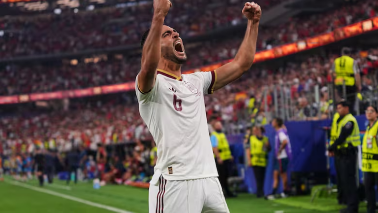 Jugadores de España celebrando el gol de Mikel Merino ante Portugal en el Mundial 2026