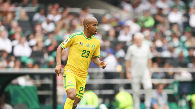 Jayden Adams en un partido con la selección de Sudáfrica