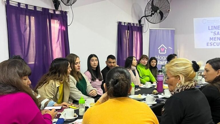 Reunión de operadores de las líneas 135 y 144 en el Hogar Warmi de Catamarca