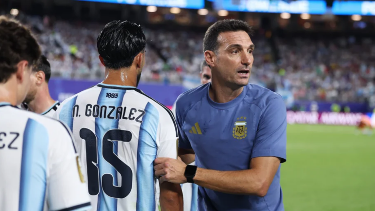 Giuliano Simeone durante un entrenamiento de la Selección argentina