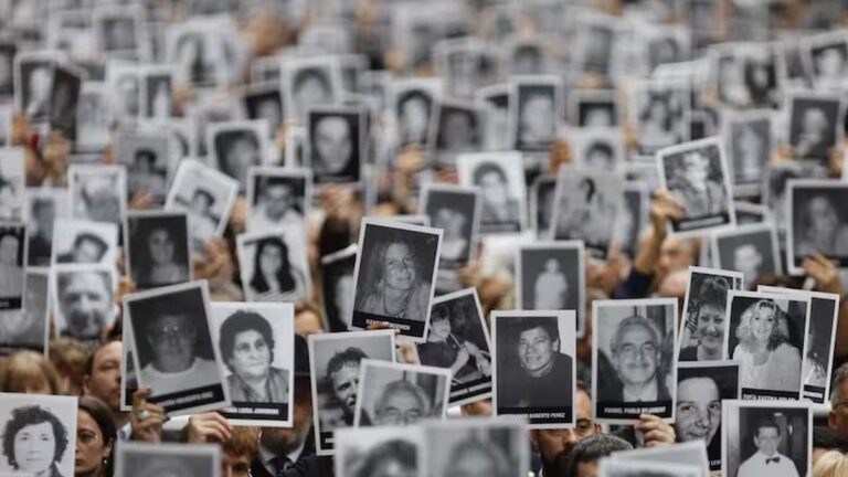 Acto por el 32° aniversario del atentado a la AMIA con presencia del presidente Javier Milei