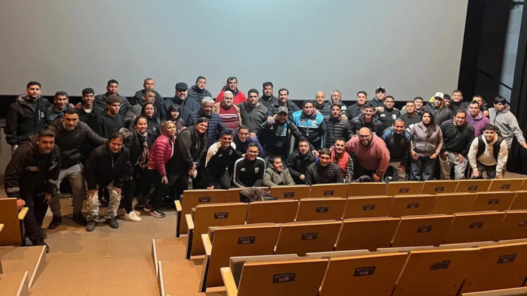 Capacitación sobre nuevas reglas FIFA en el Cine Teatro Valle Viejo