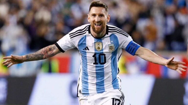Lionel Messi con la camiseta de la Selección argentina