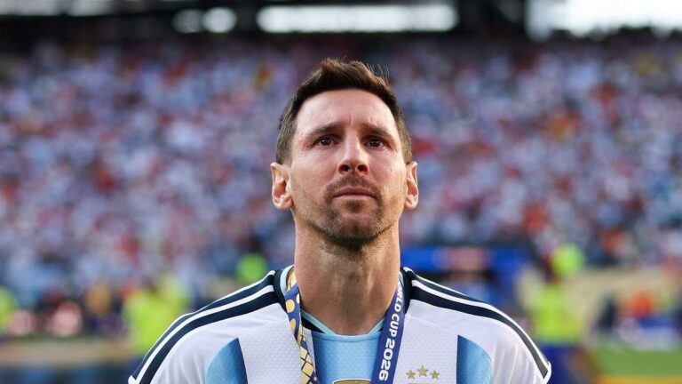 Lionel Messi ovacionado por el público en el estadio MetLife