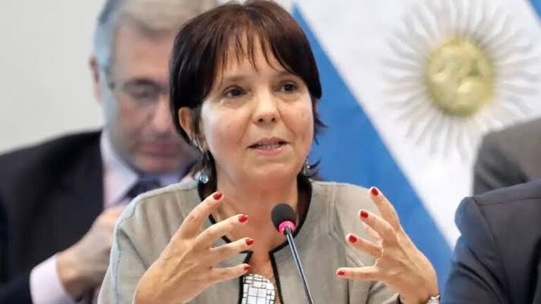 Mercedes Marcó del Pont en una entrevista radial