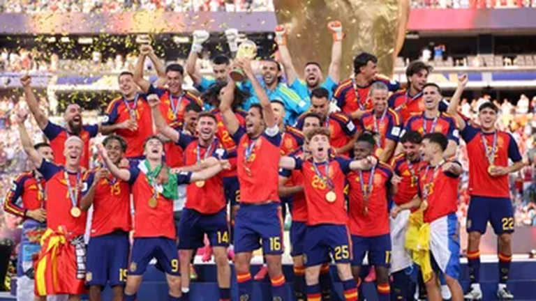 Portadas de diarios españoles celebrando el título mundial de España 2026