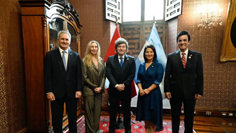 Javier Milei y Keiko Fujimori durante reunión bilateral en Lima