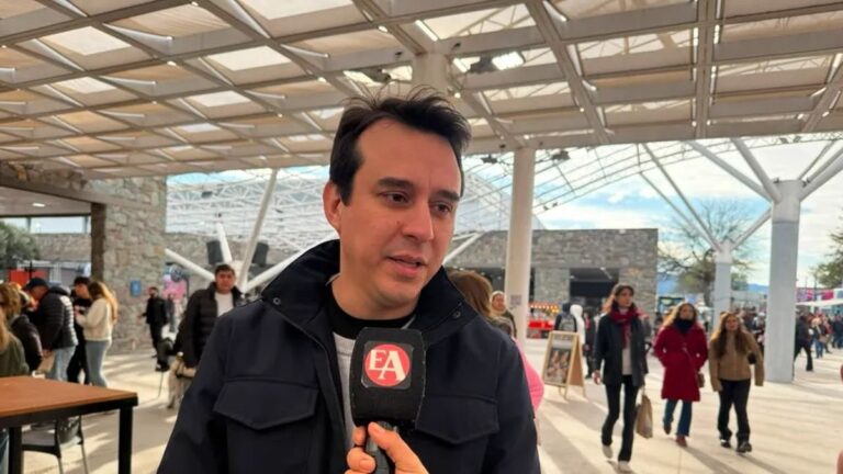 Fernando Monguillot en conferencia de prensa