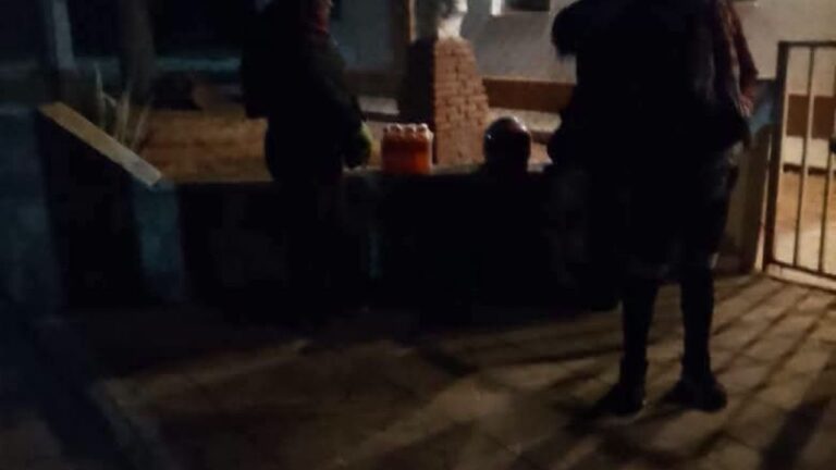 Protesta de padres en la Escuela N°309 de La Puntilla, Catamarca